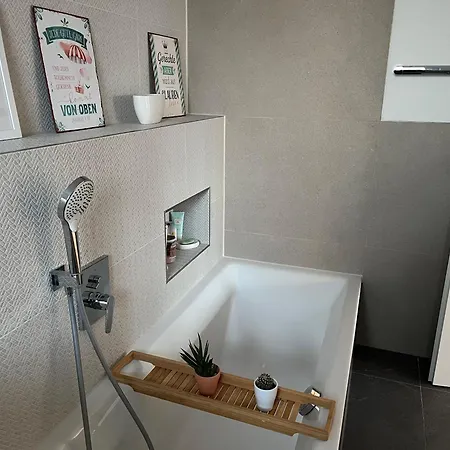 1zimmer Mit Kueche, Bad & Terrasse In