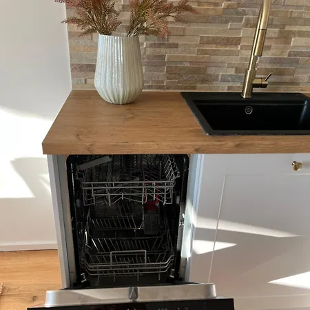 Appartamento 1zimmer Mit Kueche, Bad & Terrasse In